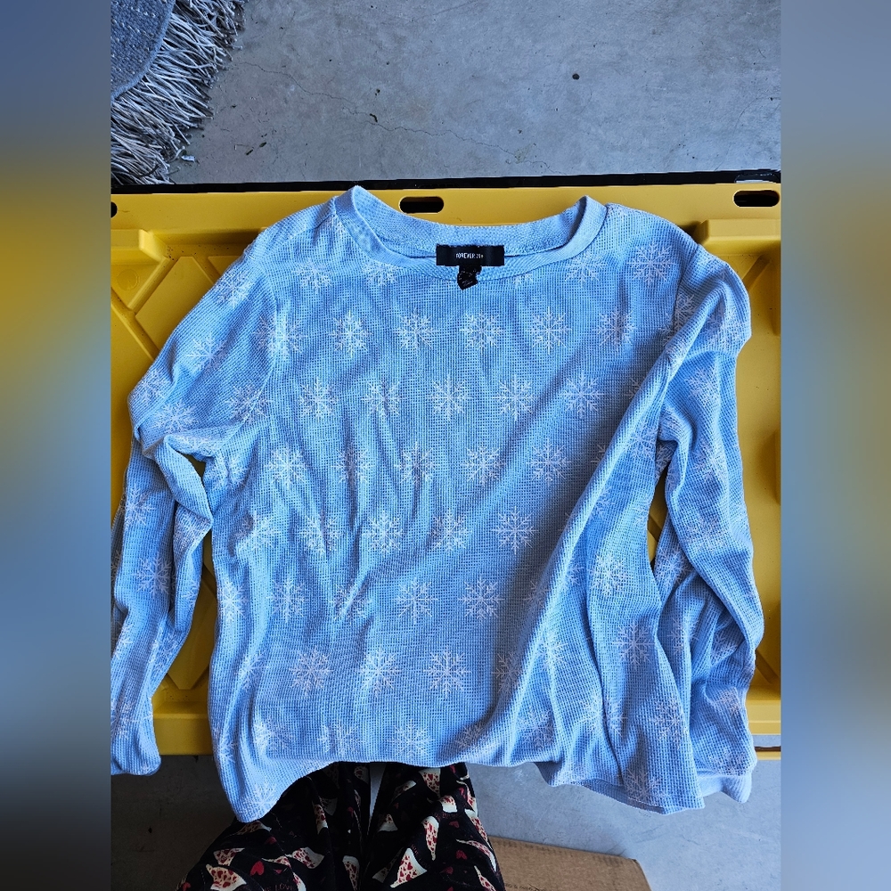Long sleeve snowflake thermal shirt